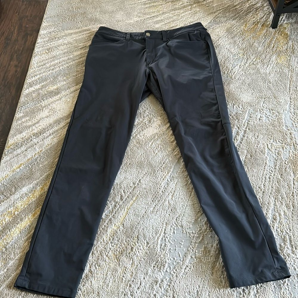 Lululemon ABC classic fit pants size 33 like‎ new navy blue